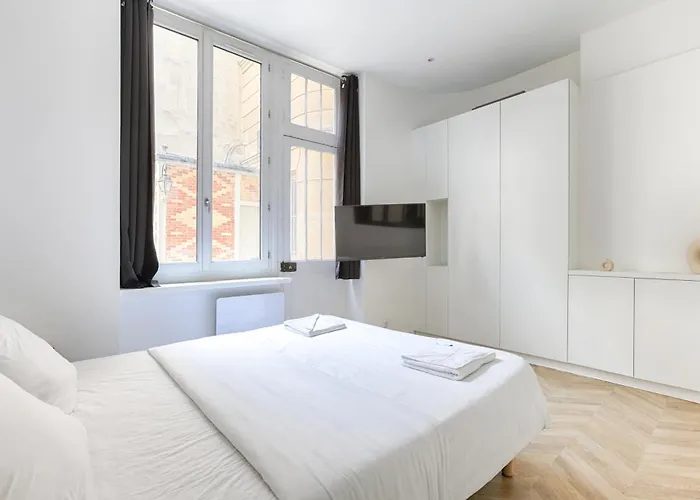 Sublime Mogador Apartment Paris